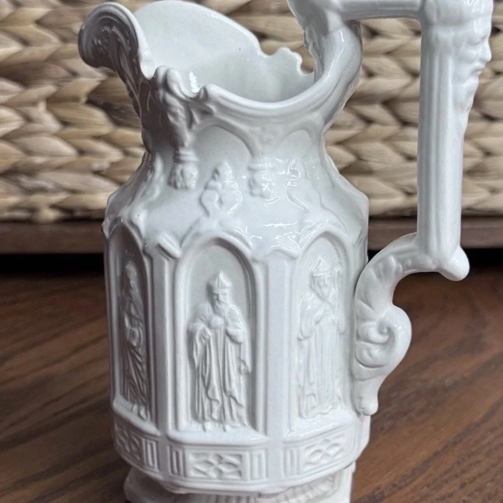 Italy Glazed Sprigged Apostles Pottery Jug Pitcher Charles Meigh Repro 6.5”in